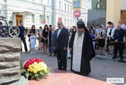 Возложение цветов памятнику Бесланской трагедии в День защиты детей, Москва, 1 июня 2014 года